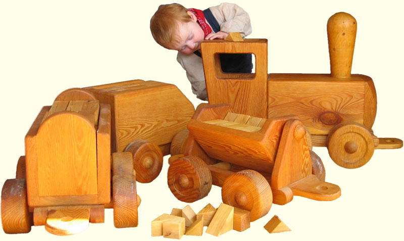 holzeisenbahn, bestehend aus lok, tender, wagen & kipplohre, gefllt mit bausteinen, kindergartenqualitt.